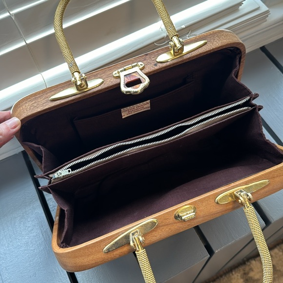 Vintage wooden clutch with gold handle - Picture 3 of 3